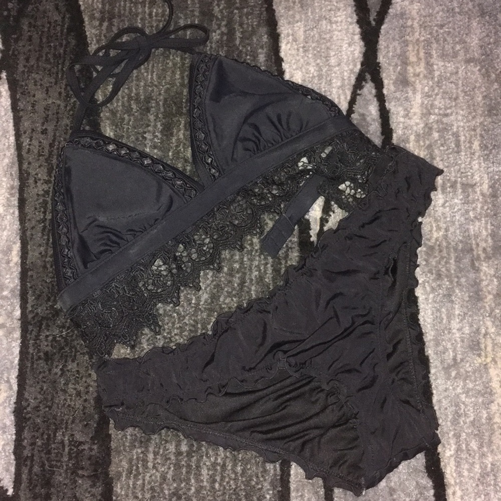 Little Black Bikini 👙😉
